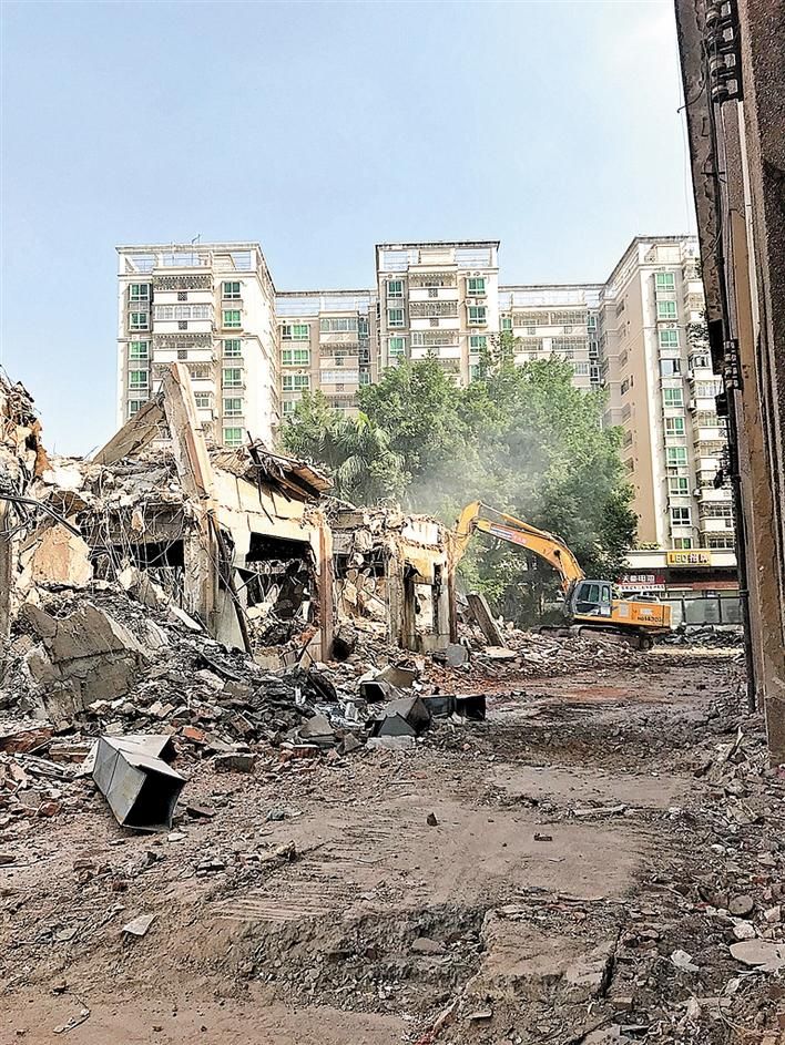 西乡街道  清拆建筑推进城市更新