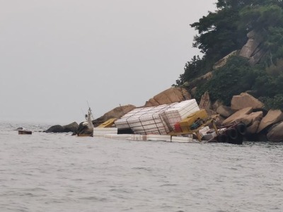 深圳市海洋综合执法支队成功救助7名海上遇险船员