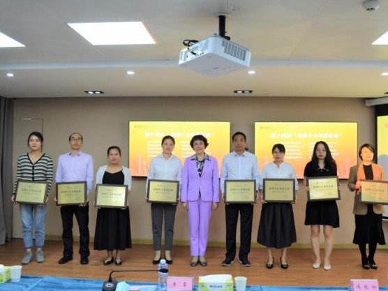 市总工会举行第十四届“深圳十大书香企业”“深圳十大读书成才职工”颁奖仪式