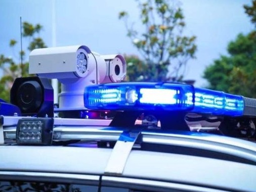 广州一重型货车与小车相撞致4死1伤，货车司机已被警方控制