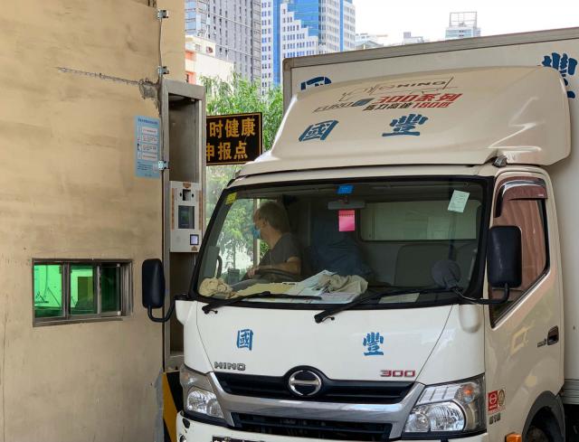 皇岗口岸启用“驾驶员智慧验放设备”，监控更及时通关更高效