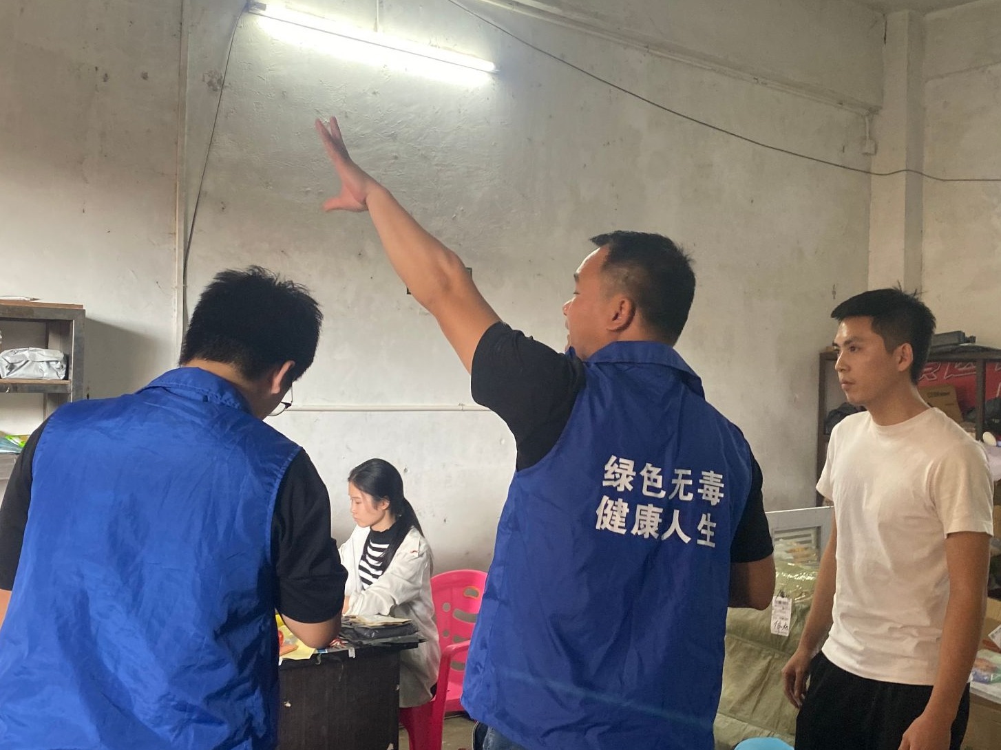 增城中新镇检查26间寄递物流网点，加强行业人员辨毒识毒意识