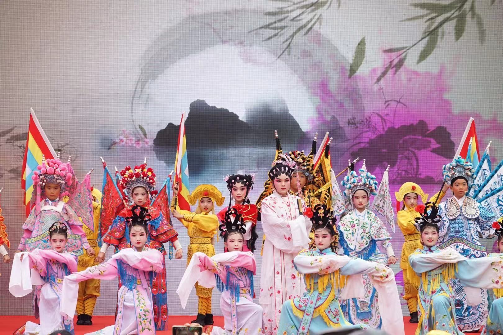 由广州粤剧院优秀青年演员刘华景,萧健铟演出粤剧折子戏《白龙关》