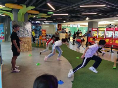 莲塘社区开展青少年体能训练营活动