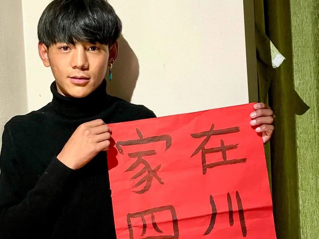 四川理塘丁真签约公司总经理：暂拒综艺邀请，担心过度消费