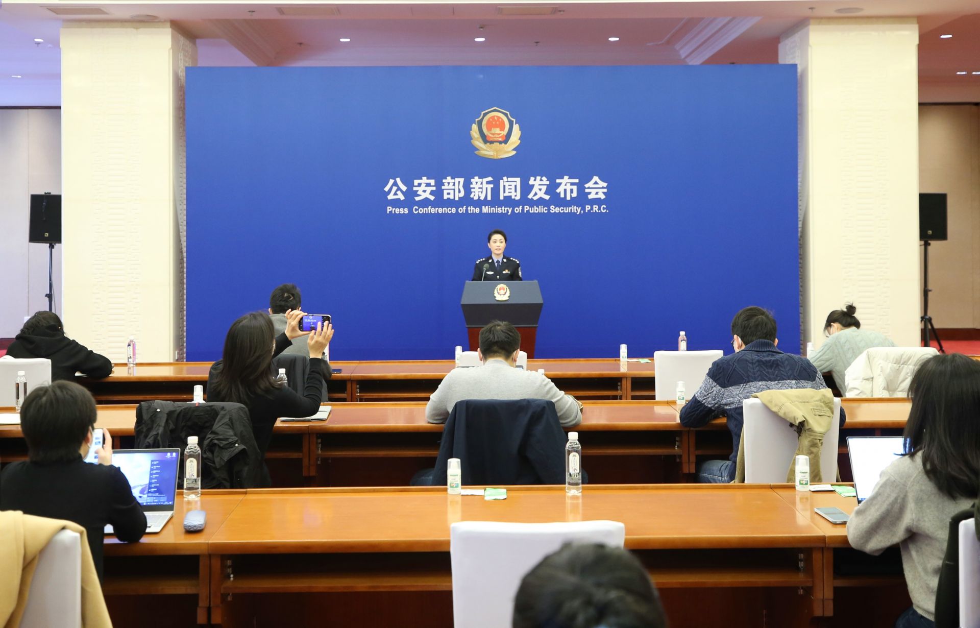 公安部：对非法制造、买卖、持有、使用，或侮辱警旗者依法予以处罚