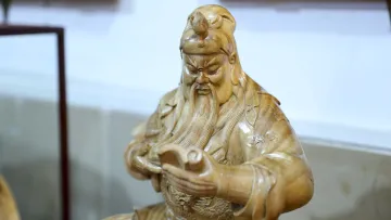 潮州木雕大师金子松：一块木头，为何在他手中就成了国宝？