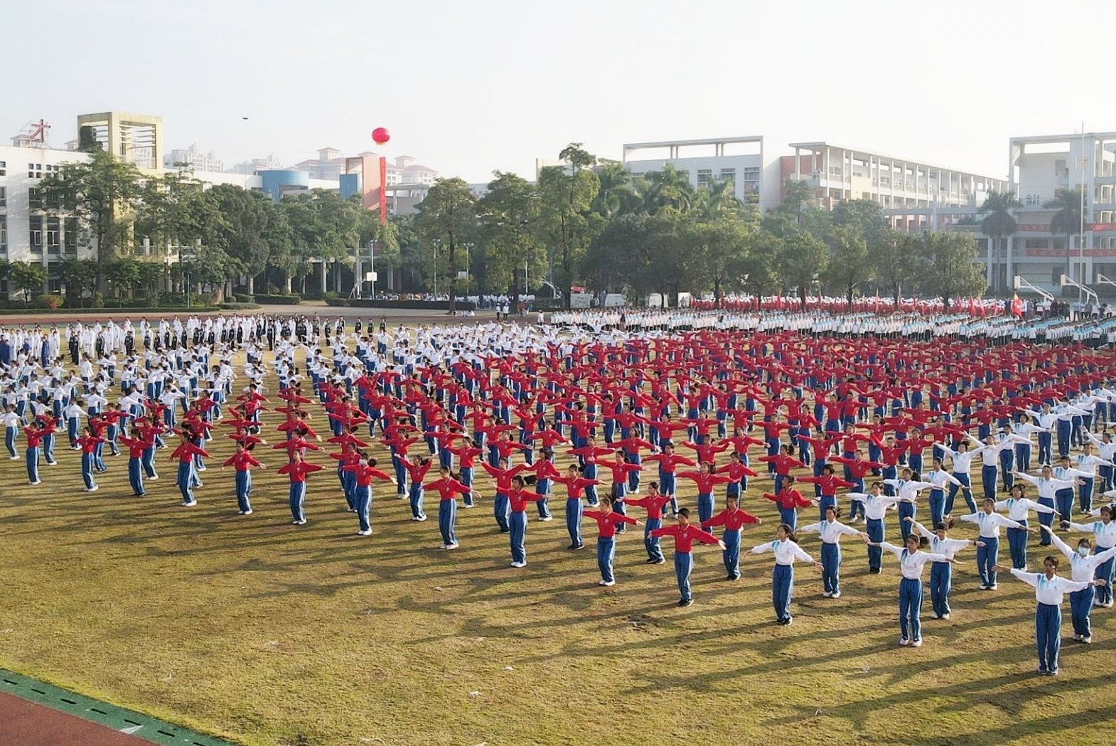 图集｜壮观！华南师范大学中山附属中学6000名学子献礼第17届体艺节