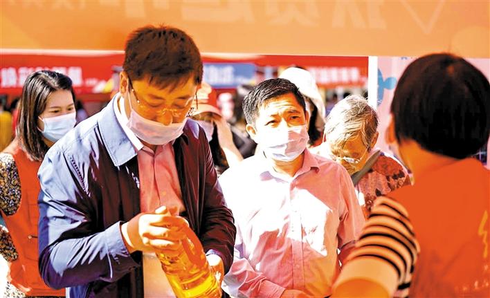 光明区31个社区党群服务中心共同行动  周末大集市让居民享受“家门口的便利”