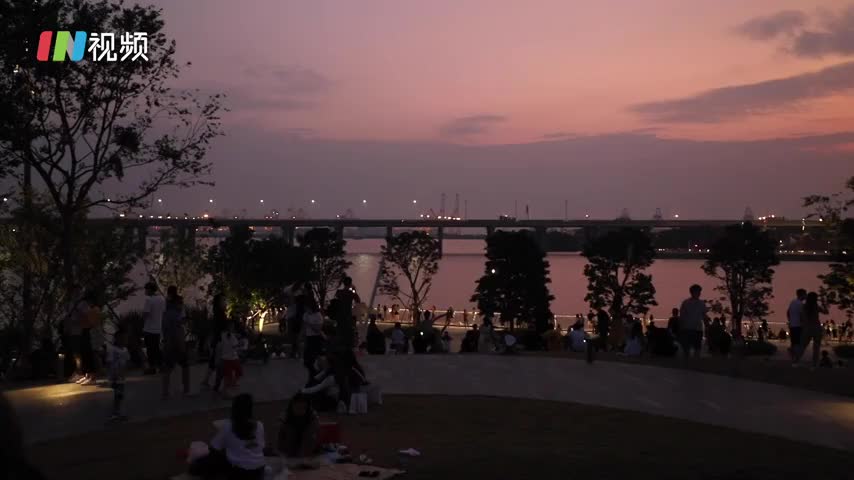 深圳的夜晚有多美 欢乐港湾送你一片粉色天空