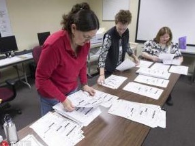 美威斯康星州重新计票结果出炉 拜登领先特朗普超过2万张选票