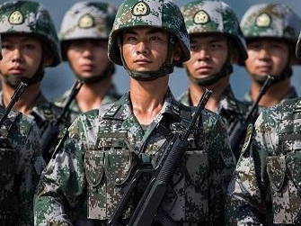 经中央军委主席习近平批准 中央军委印发《中国人民解放军联合作战纲要（试行）》 
