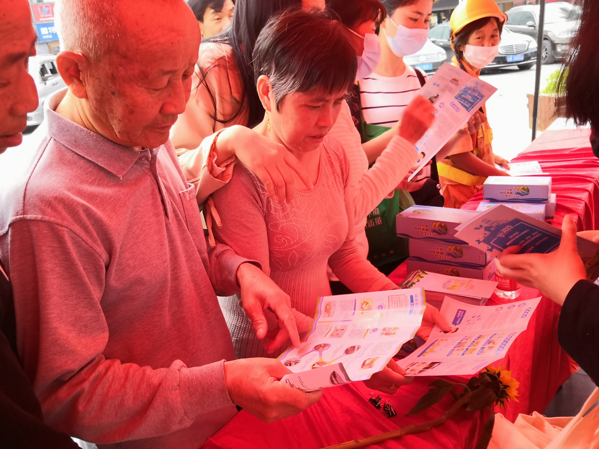坑梓街道开展河（湖）长制宣传活动