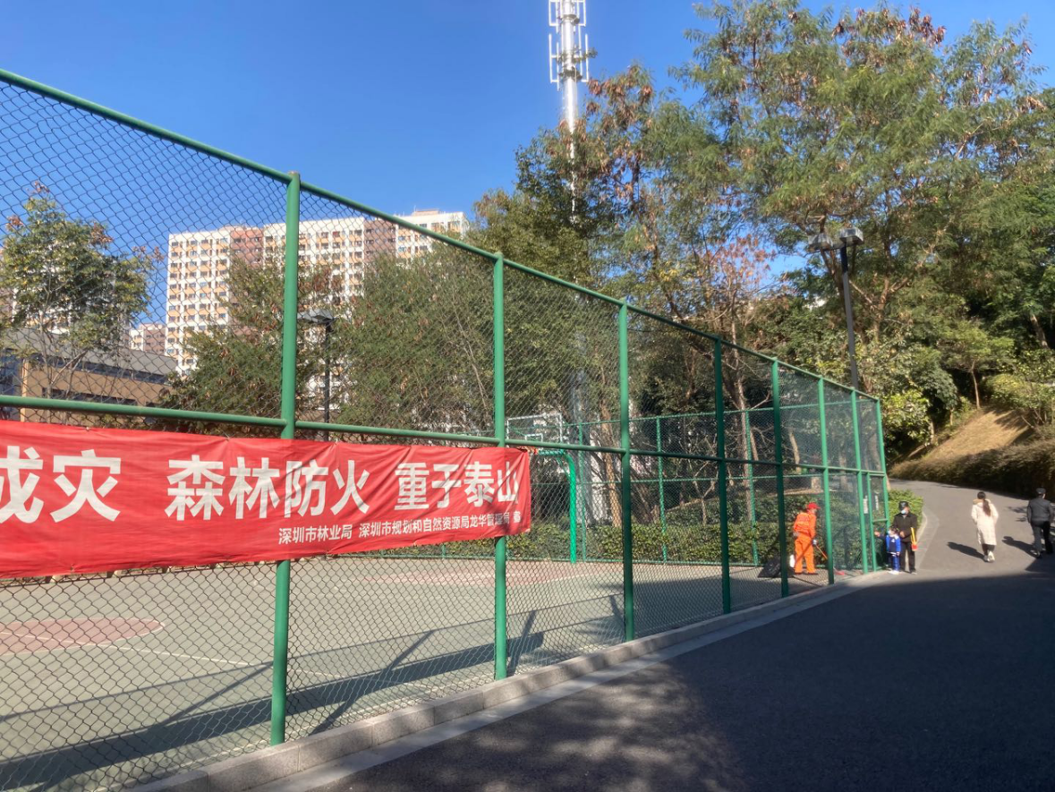 回访逸秀公园篮球场改造情况，目前仍未施工，民治街道回应：改造工程需重新申请立项
