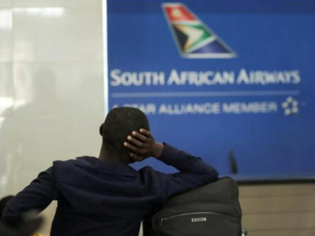 南非出现新冠病毒变异 多国宣布对其实施旅行禁令 