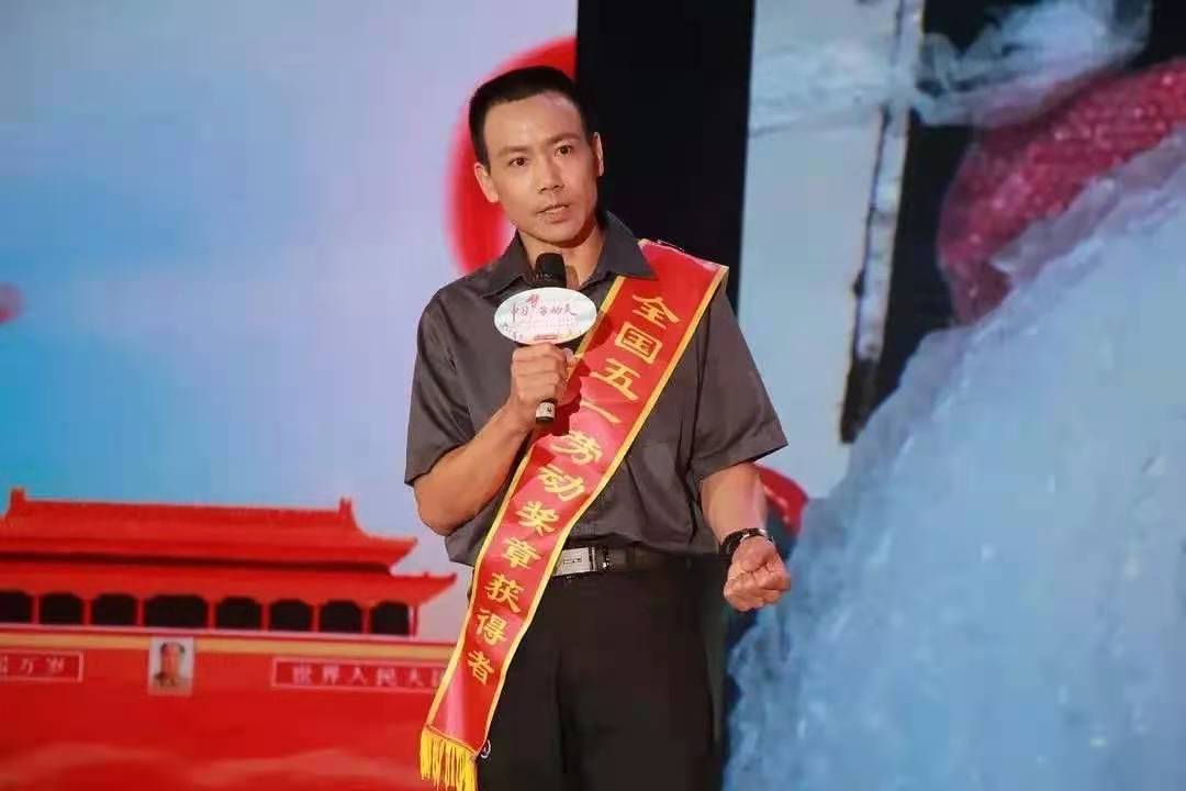 全国劳动模范成长记 | 陈春：在城市大街小巷传递“幸福”的快递小哥