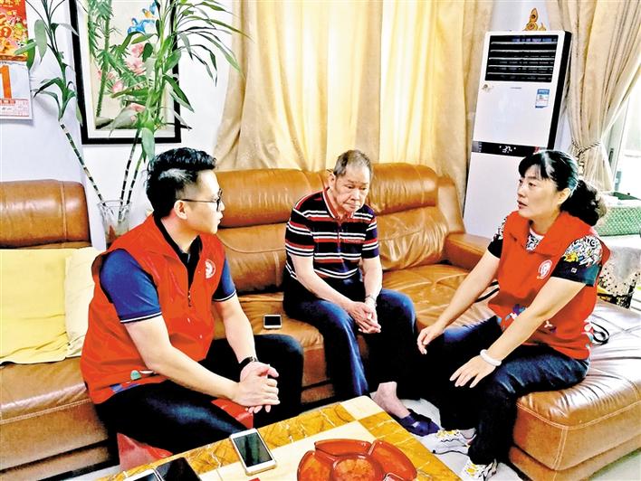 2020年广东省劳动模范尹华颖：扎根基层服务群众 做领路人贴心人