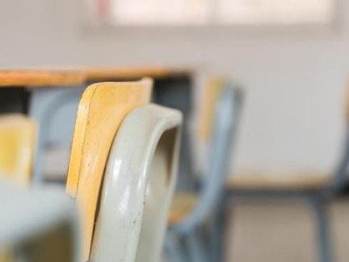 校内乐哈哈校外猛“鸡娃”？教育部要求让孩子在校内学足学好