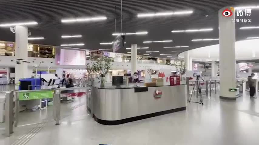 上海地铁禁电子设备外放首日：执法队巡视提醒