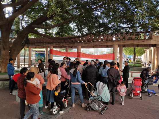 凤凰街道举行“宪法宣传周”集中宣传活动