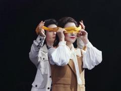 当代越剧《云水渡》首演：演员摘下水袖，穿上西装