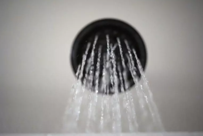 美政府放宽淋浴出水量，特朗普曾抱怨“水太小让发型不完美”