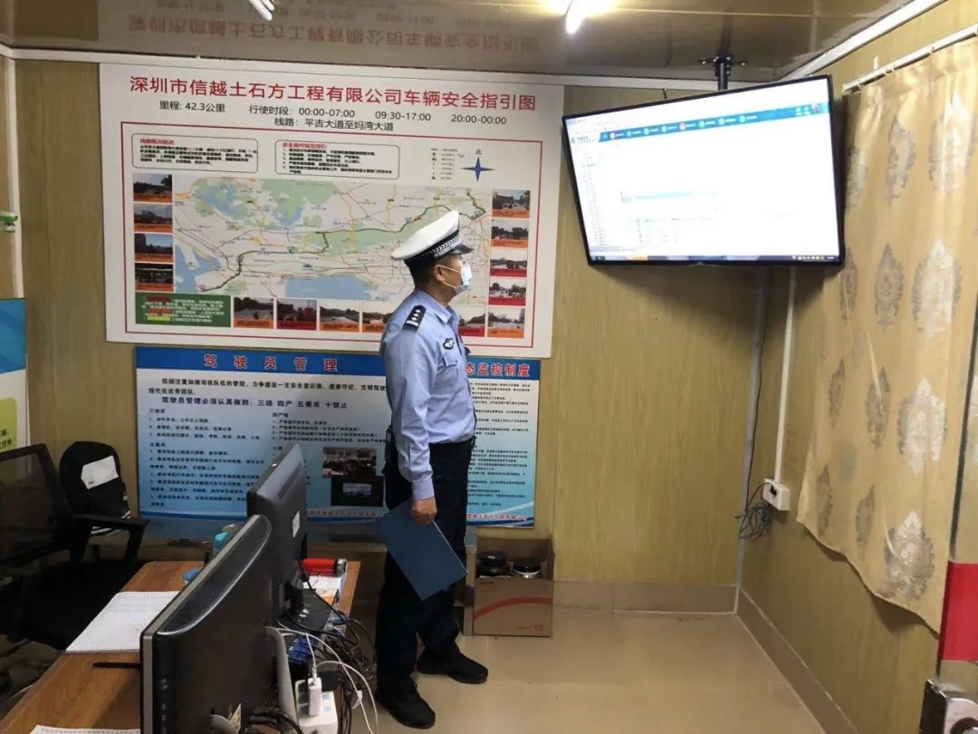 泥头车司机竟边开车边打盹！交警“空降”企业检查发现问题不少