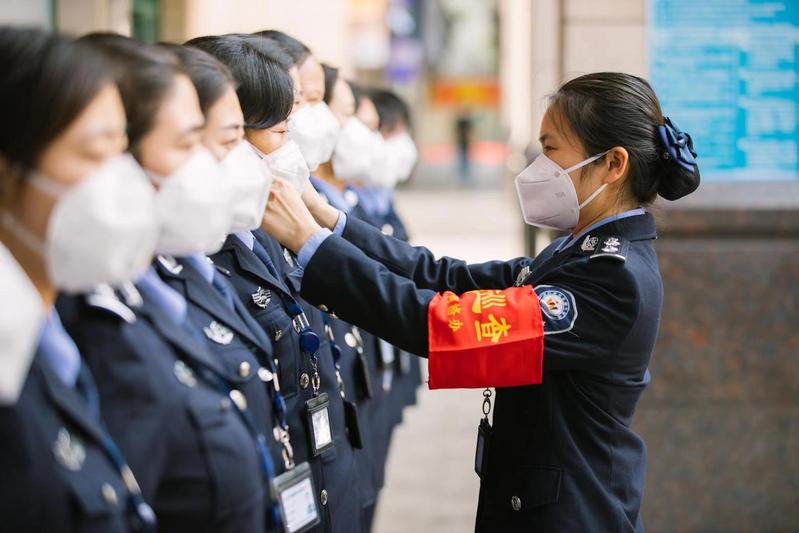 铿锵玫瑰屡获奖项！燕罗山门巡查中队获评“深圳市巾帼文明岗”