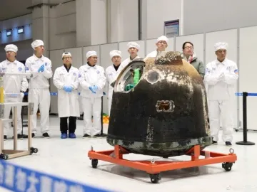 快来看！嫦娥五号返回器和月球样本容器长什么样