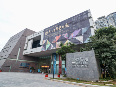 ​  在深圳，与韩美林艺术展不期而遇