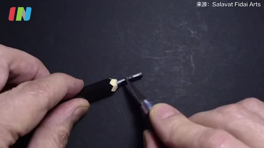 俄国雕刻家用口红做微雕：如果削了女朋友的口红做艺术品....