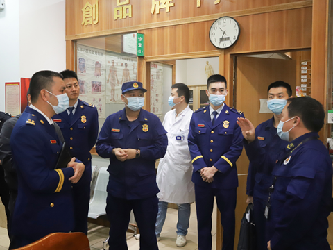 市消防救援支队走访调研凤凰 火灾高风险区域整治给予肯定