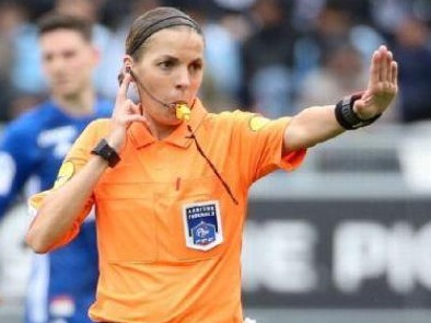 欧冠迎来首位女性主裁！奋斗23年，她终于赢得赛场平权