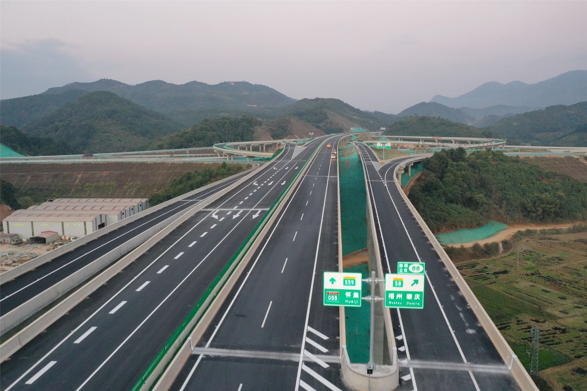 阳江至怀集高速公路图片