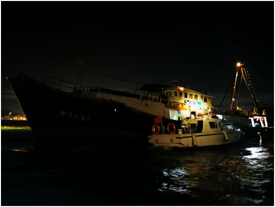 深圳开展东部海域夜间伏击专项执法行动，一举查获4艘违规拖网渔船