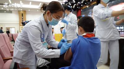 深圳医生进校园为160万中小学生免费接种流感疫苗
