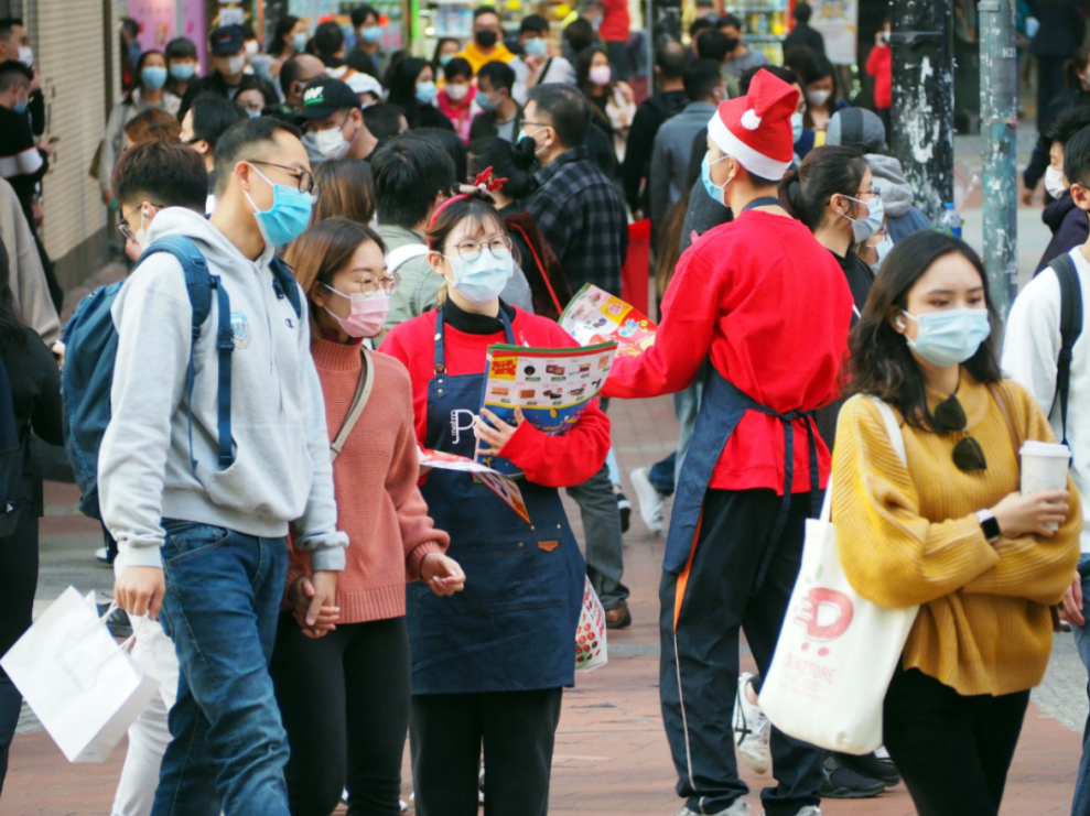 今增69宗确诊！港人拖家带口“北上避疫”，深圳湾口岸现在是这个样子……