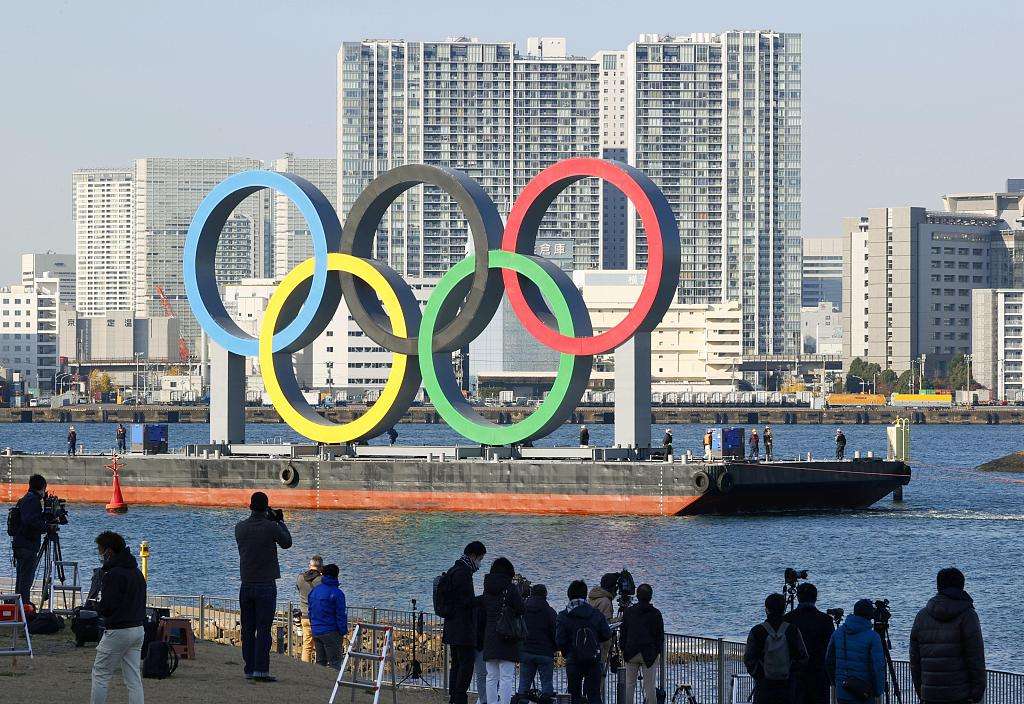巨型五环标志重返东京湾，日本表达东京奥运如期举办决心