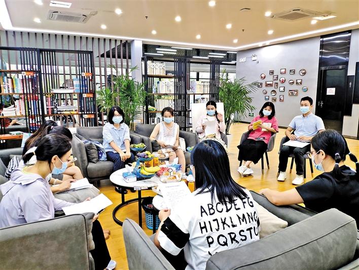 凤凰打造“学习型”机关，提高干部职工综合素质和工作能力