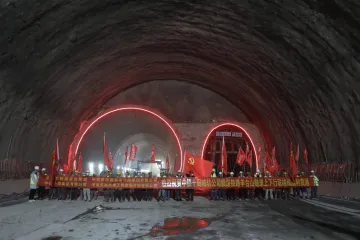 最新进展！赣深高铁深圳段隧道全部贯通，预计明年通车