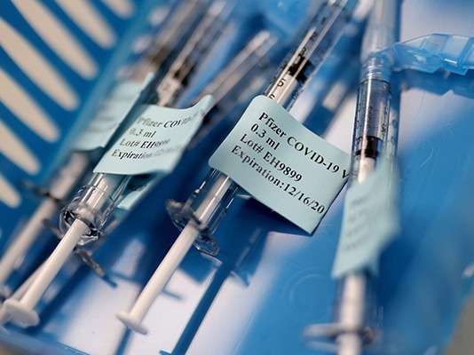 斯坦福用算法分发新冠疫苗遭炮轰：医护人员只分到0.14%