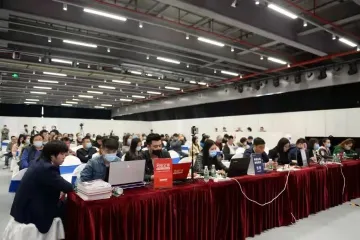 华夏拍卖（深圳）首拍——楹联字画专场举槌！赵孟頫《山堂诗》拍出2550万元人民币 