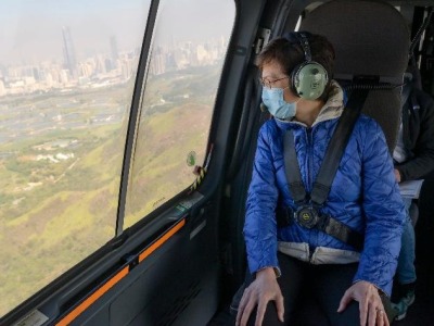 今天，林郑月娥到访飞行服务队，坐直升机视察 