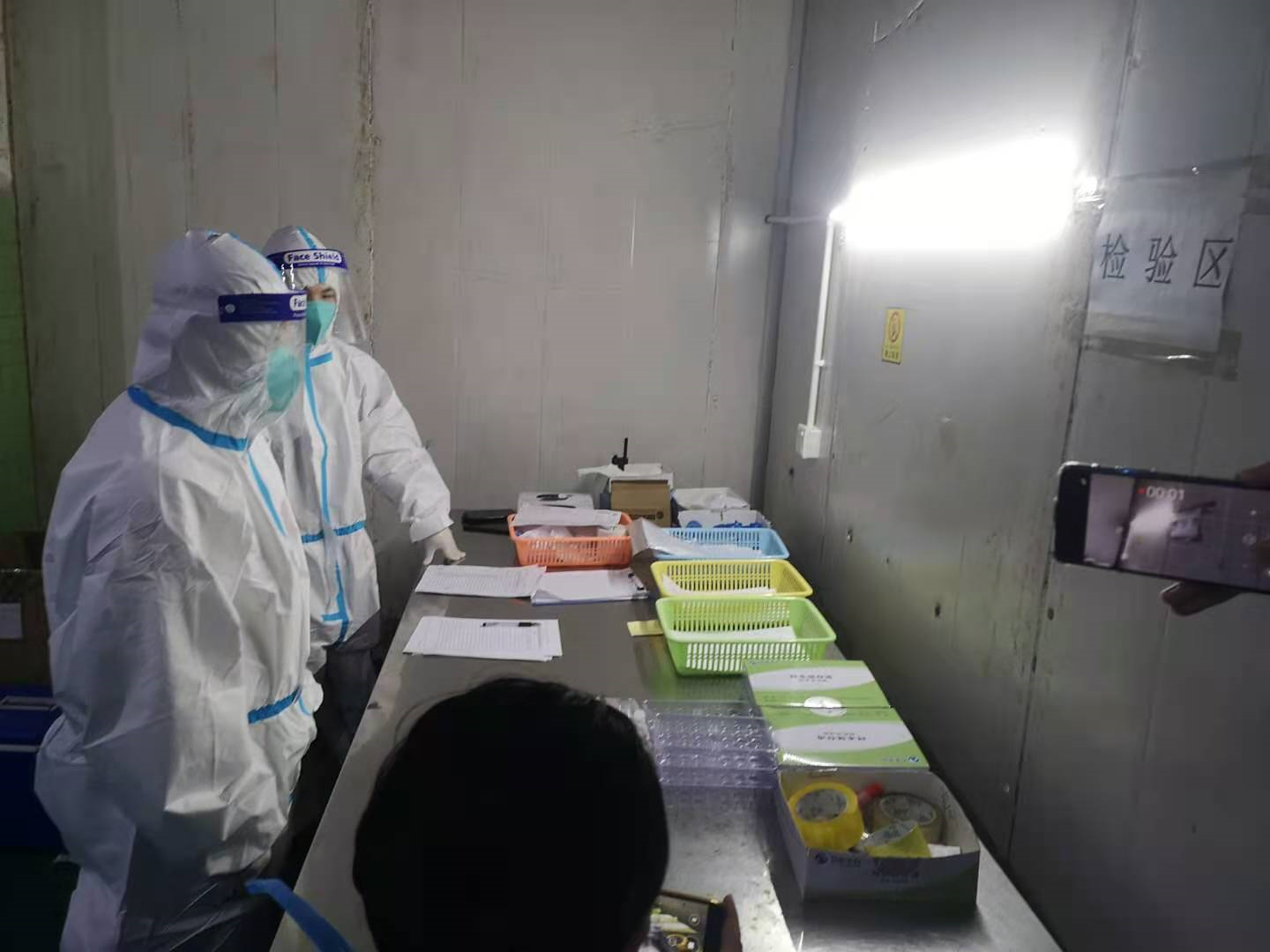 采集完成核酸检测样品172082份，深圳进口冻品集中监管仓有效排除疫情传播风险