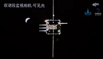 我国首次实现月球轨道交会对接 嫦娥五号探测器完成在轨样品转移