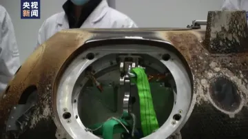 视频 | 分享！嫦娥五号月球样品开舱现场