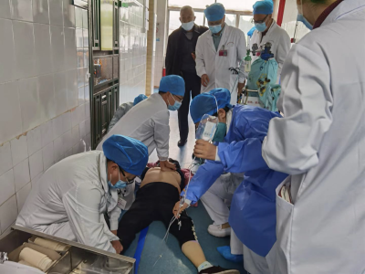 大鹏新区妇幼保健院多科医护人员30分钟合作抢救心脏骤停患者