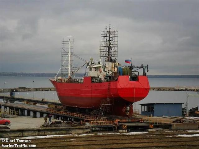 俄沉没渔船搜救工作持续进行 船员生还机会渺茫 