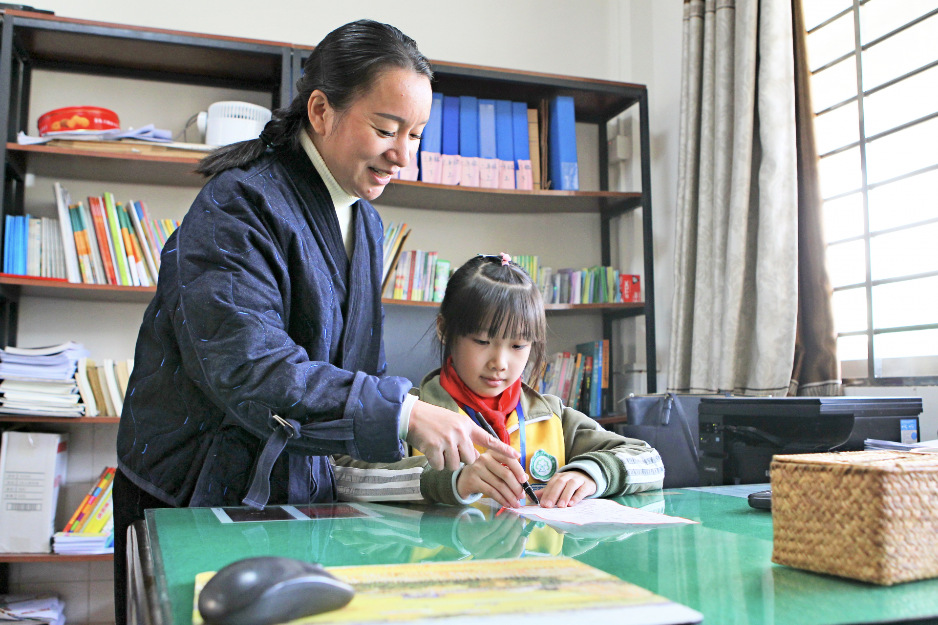 两年时间，“握笔都不会”的她拿了东莞市汉字书写赛特等奖