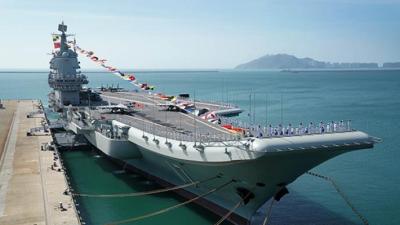 山东舰航母编队通过台湾海峡，赴南海相关海域开展训练